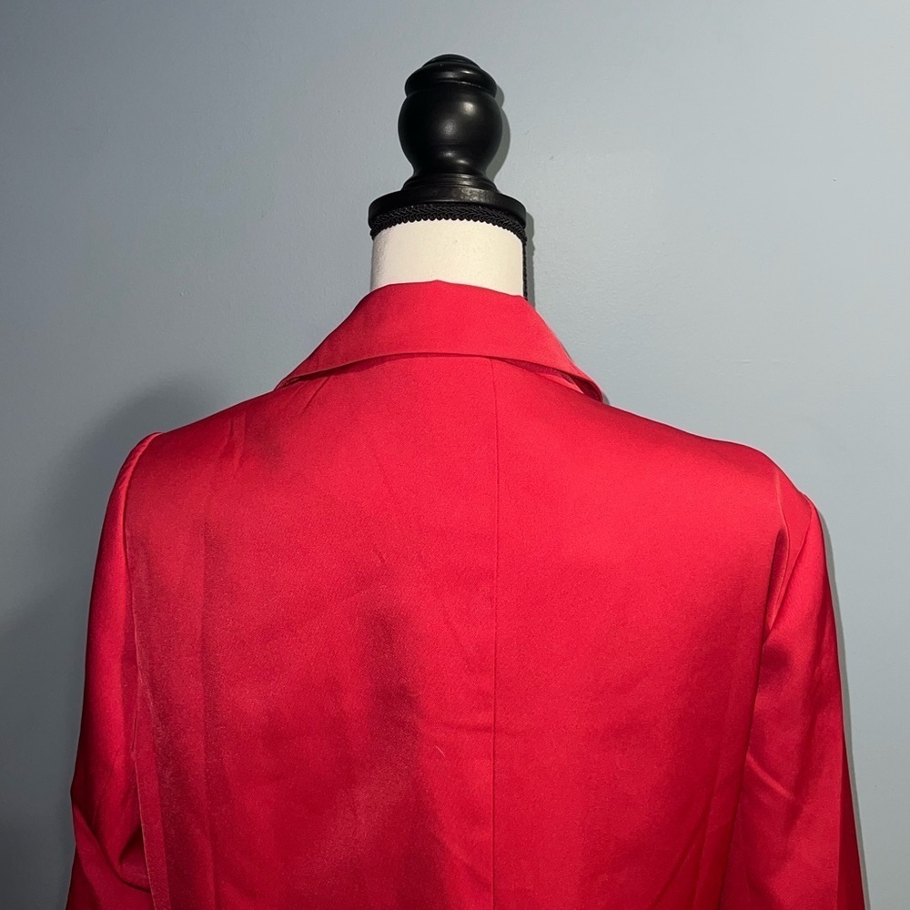 Pretty garden- Red coat - Picture 5 of 8